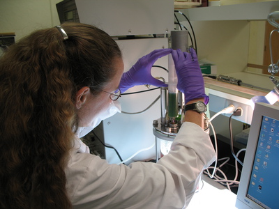 Liz Burrows checks hydrogen production from cyanobacteria